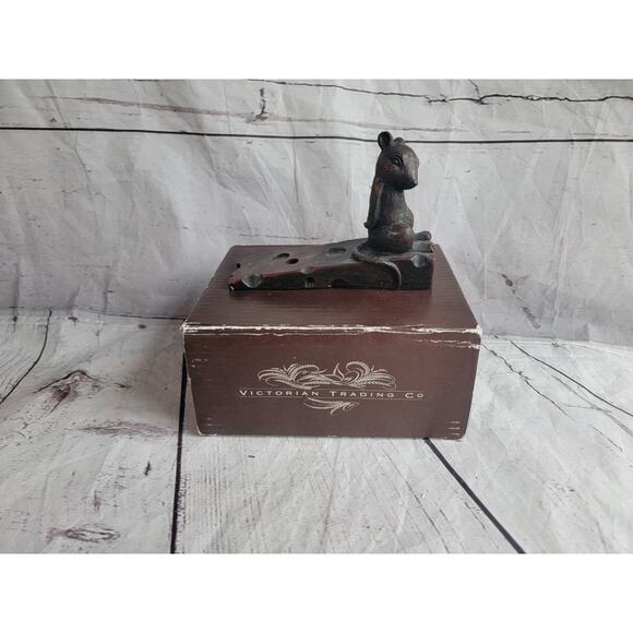 Victorian Trading Co Mouse On Wedge Of Cheese Door Stop Resin - Picture 1 of 8